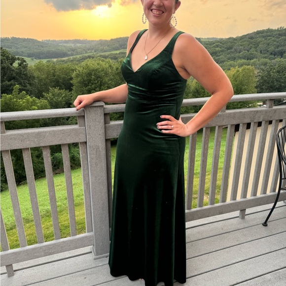 Elegant Green Velvet Evening Gown Evergreen Stretch V-Neck A-Line Dress - Picture 1 of 2